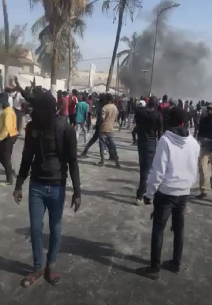 Dakar : Deux jeunes manifestants blessés.