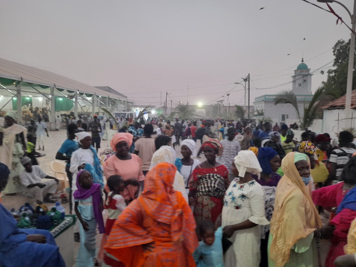 Absence totale des forces de l’ordre : Léona Niassène assure sa propre sécurité. Absence totale des forces de l’ordre : Léona Niassène assure sa propre sécurité.