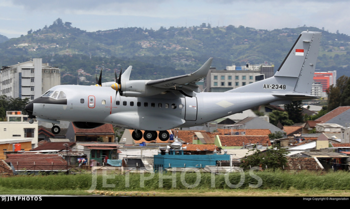 Armée de l'air : Le patrouilleur indonésien CN-235 MPA acquis par le Sénégal a reçu son certificat de vol. Armée de l'air : Le patrouilleur indonésien CN-235 MPA acquis par le Sénégal a reçu son certificat de vol.