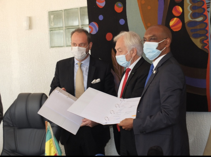 Renégociation du contrat de Concession de l’Autoroute à Péage : L’État percevra désormais une redevance domaniale annuelle d’un minimum de 800 millions par an, au lieu de 1.000 FCFA Renégociation du contrat de Concession de l’Autoroute à Péage : L’État percevra désormais une redevance domaniale annuelle d’un minimum de 800 millions par an, au lieu de 1.000 FCFA