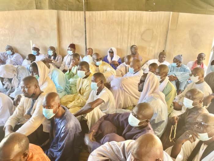 DAROU SALAM TYP/ Le Khalife des Mourides reçoit la délégation du Président, salue ses efforts pour la paix et accepte ses condoléances suite au décès de Serigne Bass Typ. DAROU SALAM TYP/ Le Khalife des Mourides reçoit la délégation du Président, salue ses efforts pour la paix et accepte ses condoléances suite au décès de Serigne Bass Typ.