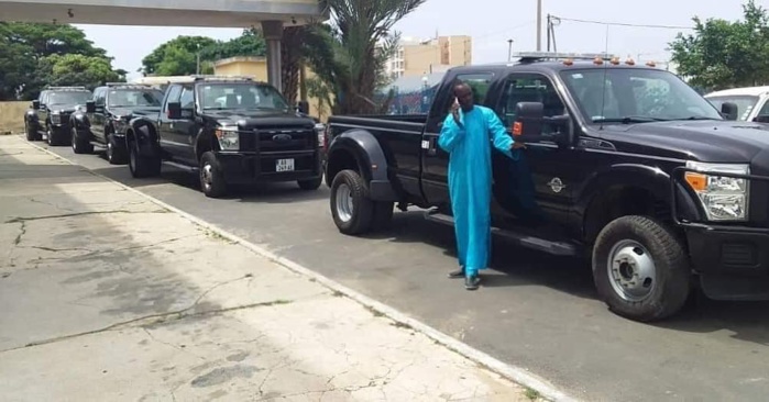 Achat de 16 voitures 8x8 par Karim Wade pour entamer une tournée et remobiliser la base : Le bureau de la communication interne du Pds dément et précise... Achat de 16 voitures 8x8 par Karim Wade pour entamer une tournée et remobiliser la base : Le bureau de la communication interne du Pds dément et précise...