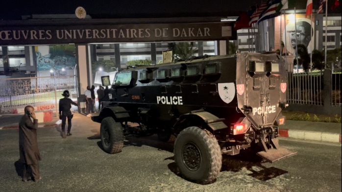 BATAILLE RANGÉE À L’UCAD : Les forces de l’ordre pénètrent dans le campus et règlent la situation... des blessés graves dont un évacué d’urgence à l’hôpital Principal. BATAILLE RANGÉE À L’UCAD : Les forces de l’ordre pénètrent dans le campus et règlent la situation... des blessés graves dont un évacué d’urgence à l’hôpital Principal.