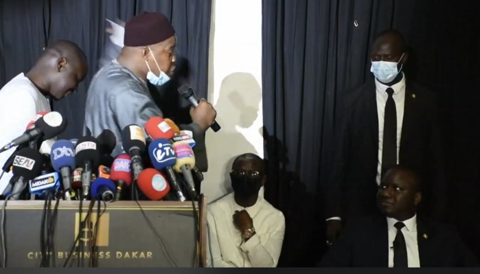 Déclaration de Déthié Fall : Une forte présence de l'opposition aux côtés du député.