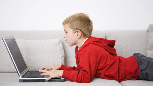 "Les enfants commencent à regarder du porno à l'âge de six ans"