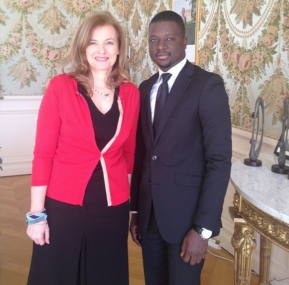 Valérie Trierveller la Première Dame de France offre un Cocktail à l'Elysée en l'honneur de Thione NIANG.