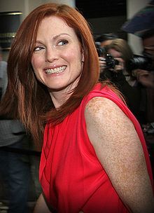 Julianne Moore s'amuse de son fashion faux-pas surprenant à Cannes