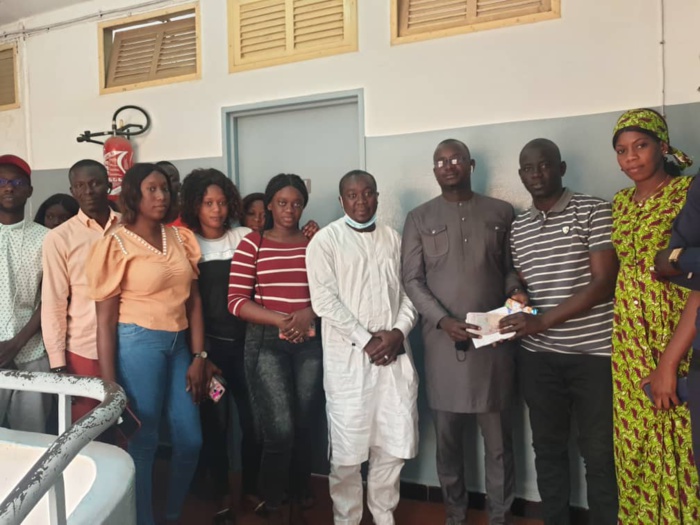 Appui aux étudiants Thiessois : Abdou Mbow met la main à la poche pour payer les arriérés de loyers de ces jeunes frères. Appui aux étudiants Thiessois : Abdou Mbow met la main à la poche pour payer les arriérés de loyers de ces jeunes frères.