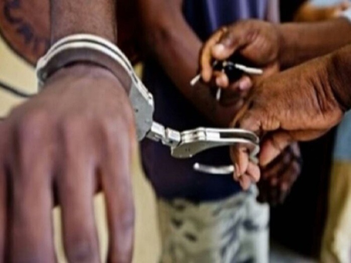 Guédiawaye : Arrestation du redoutable agresseur Thierno Seydou Gaye alias El Capo. Guédiawaye : Arrestation du redoutable agresseur Thierno Seydou Gaye alias El Capo.