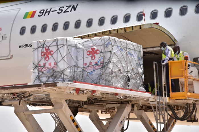 Sénégal / Covid19 : Le MSAS a réceptionné 300 000 doses du vaccin Sinopharm. Sénégal / Covid19 : Le MSAS a réceptionné 300 000 doses du vaccin Sinopharm.