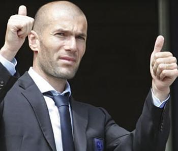 Real Madrid : Zidane nommé adjoint d'Ancelotti