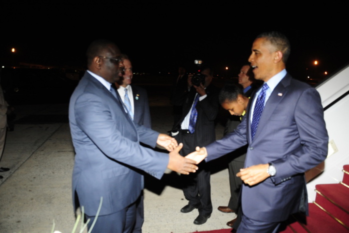 L'arrivée de Barack Obama à Dakar avec sa famille (IMAGES)