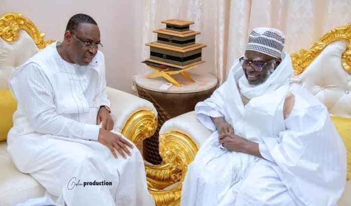 Touba) VISITE NOCTURNE / Le Président Macky Sall s'entretient présentement avec le Khalife Général des Mourides. Touba) VISITE NOCTURNE / Le Président Macky Sall s'entretient présentement avec le Khalife Général des Mourides.