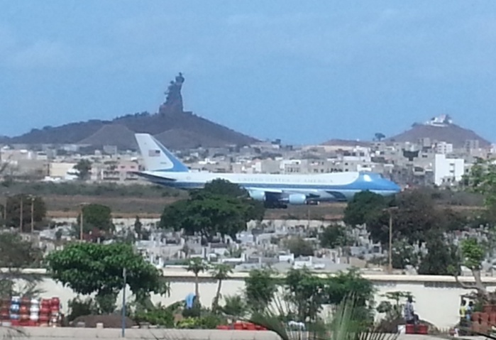 Air Force One vient de décoller de l'aéroport de Dakar pour l'Afrique du Sud (PHOTOS)