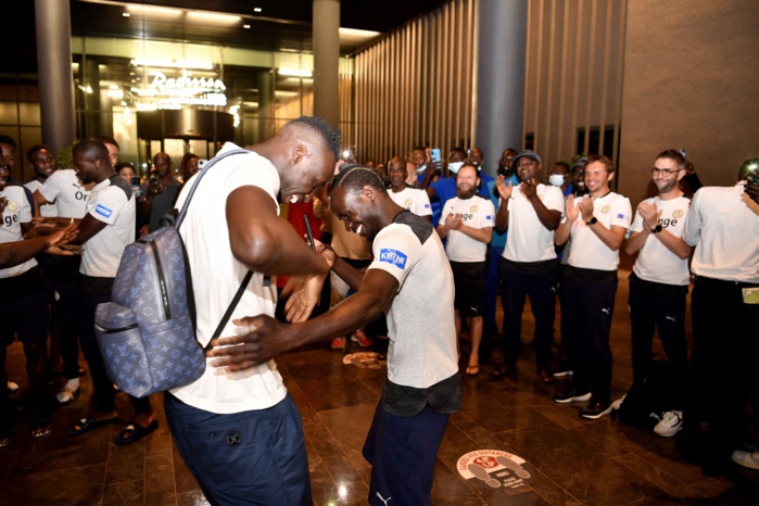 Retour dans la tanière : Édouard Mendy, le nouveau champion d'Europe, accueilli en héros par ses coéquipiers Retour dans la tanière : Édouard Mendy, le nouveau champion d'Europe, accueilli en héros par ses coéquipiers