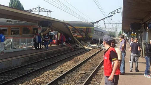 France : Un train déraille près de Paris fait de nombreuses victimes