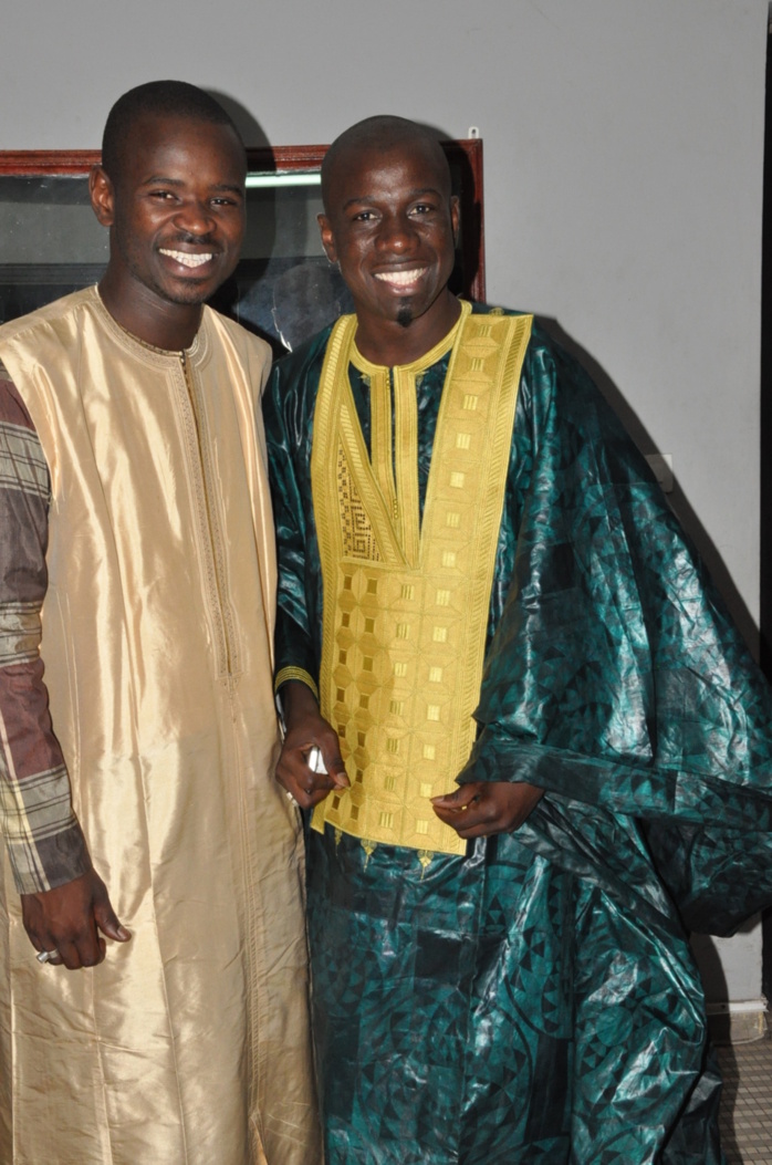 L'animateur Pape Cheikh Diallo en compagnie du chanteur Djiby Dramé