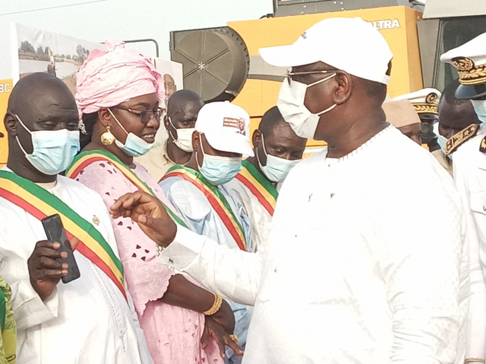 Visite dans le casier rizicole de Fanaye : Le président Macky Sall décide de reproduire le modèle dans l'ensemble du département. Visite dans le casier rizicole de Fanaye : Le président Macky Sall décide de reproduire le modèle dans l'ensemble du département.