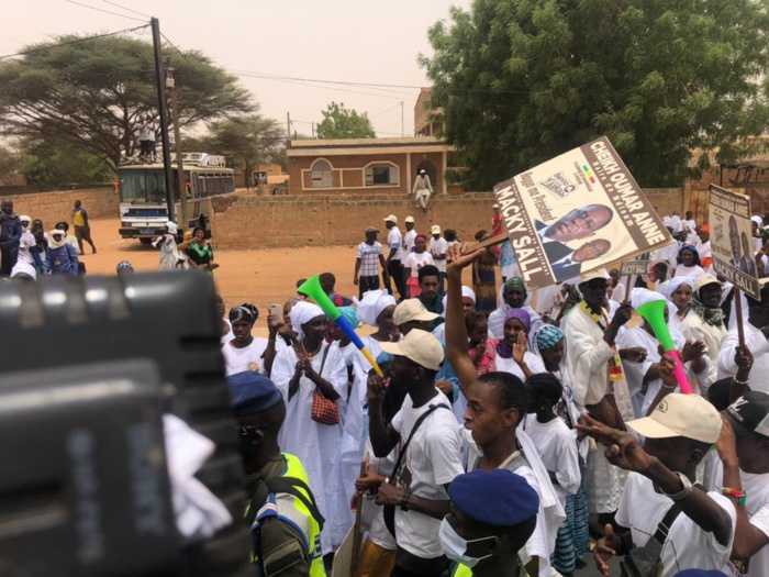 Tournée économique - Arrivée du Président Macky Sall à Ndioum : Les images de la forte mobilisation de Cheikh Oumar Anne.