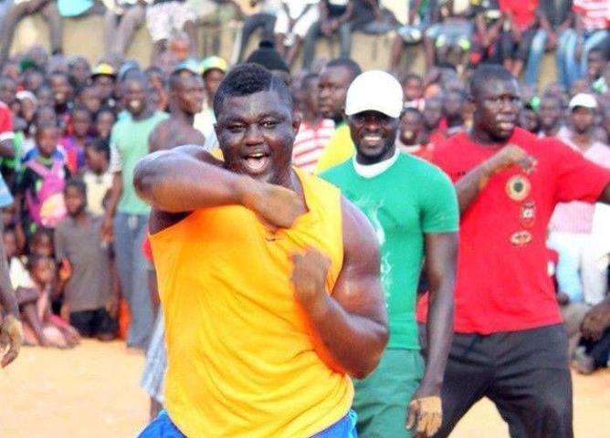 Prochaine saison de la lutte avec frappe : Balla Gaye 2 signe chez Aziz N'diaye