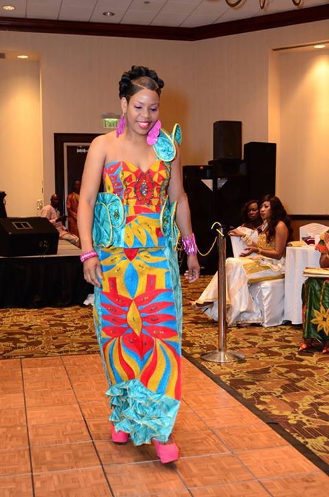 Sinta la top modèle internationale a défilé pour Djily Création lors de sa tournée américaine