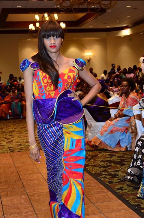 Sinta la top modèle internationale a défilé pour Djily Création lors de sa tournée américaine