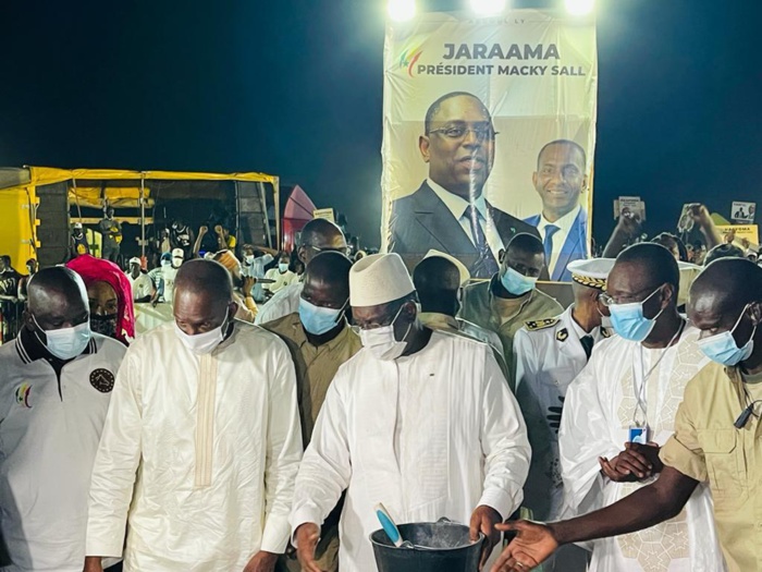 Matam : Le président Macky Sall a procédé à la pose de la 1ère pierre du centre national de contrôle des fréquences à Doumga Ouro Alpha. Matam : Le président Macky Sall a procédé à la pose de la 1ère pierre du centre national de contrôle des fréquences à Doumga Ouro Alpha.