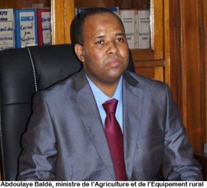 Le gouvernement élabore une "stratégie" de gestion des terres de 355 milliards de francs CFA