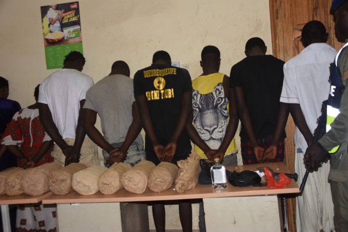 Opération Gendarmerie / Criminalité et délinquance à Keur Massar-Mbao Tivaouane-Peulh : 150 personnes interpellées, 14 personnes arrêtées, 12 kg de chanvre et des armes blanches saisis…