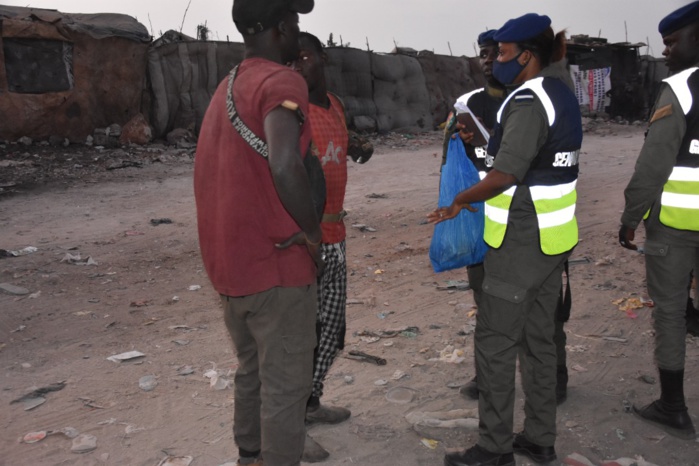 Opération Gendarmerie / Criminalité et délinquance à Keur Massar-Mbao Tivaouane-Peulh : 150 personnes interpellées, 14 personnes arrêtées, 12 kg de chanvre et des armes blanches saisis… Opération Gendarmerie / Criminalité et délinquance à Keur Massar-Mbao Tivaouane-Peulh : 150 personnes interpellées, 14 personnes arrêtées, 12 kg de chanvre et des armes blanches saisis…
