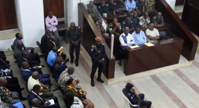 Usurpation de titre : Pape Ibrahima Sidibé s'est fait passer pour un douanier pour gruger un commerçant. Usurpation de titre : Pape Ibrahima Sidibé s'est fait passer pour un douanier pour gruger un commerçant.