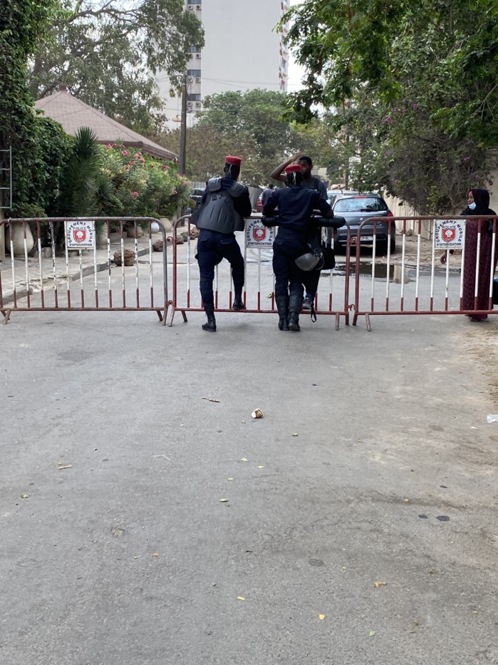 Loi modifiant le code pénal : L’Assemblée nationale complètement bunkerisée. Loi modifiant le code pénal : L’Assemblée nationale complètement bunkerisée.