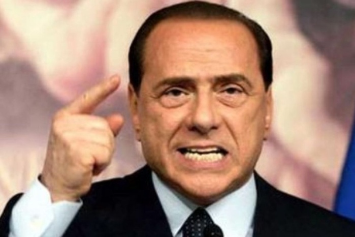 Berlusconi : "Je suis là, je reste là"