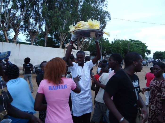 Les "ndogous" de solidarité du groupe "JUST VRAI" aux HLM Garage Guédiawaye