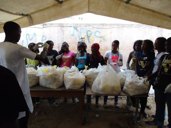 Les "ndogous" de solidarité du groupe "JUST VRAI" aux HLM Garage Guédiawaye