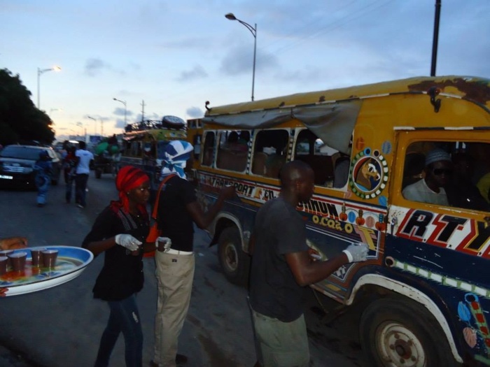 Les "ndogous" de solidarité du groupe "JUST VRAI" aux HLM Garage Guédiawaye
