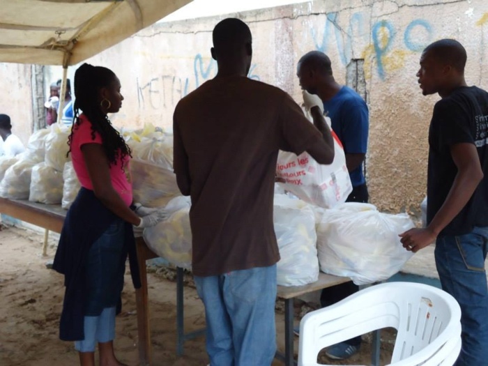 Les "ndogous" de solidarité du groupe "JUST VRAI" aux HLM Garage Guédiawaye