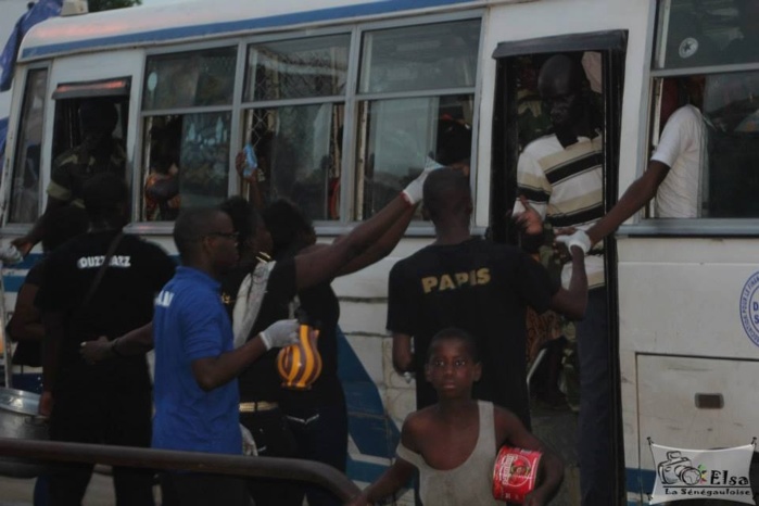 Les "ndogous" de solidarité du groupe "JUST VRAI" aux HLM Garage Guédiawaye