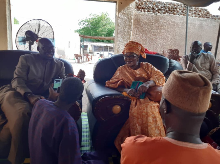 Bambey : Mbaye Dione pour présenter ses condoléances à Aïda Mbodj au nom du SG de l’AFP Bambey : Mbaye Dione pour présenter ses condoléances à Aïda Mbodj au nom du SG de l’AFP