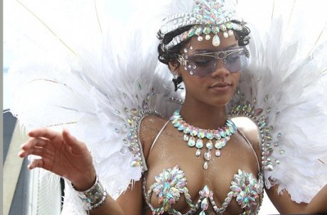 Rihanna met le feu au carnaval de La Barbade (Image)