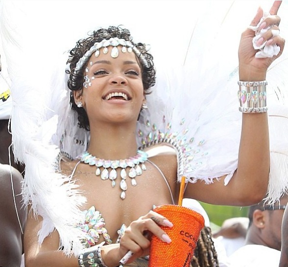 Rihanna met le feu au carnaval de La Barbade (Image)