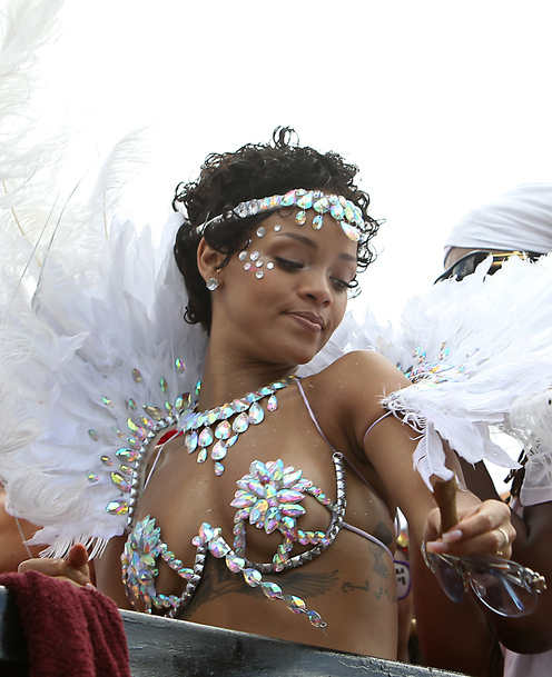 Rihanna met le feu au carnaval de La Barbade (Image)