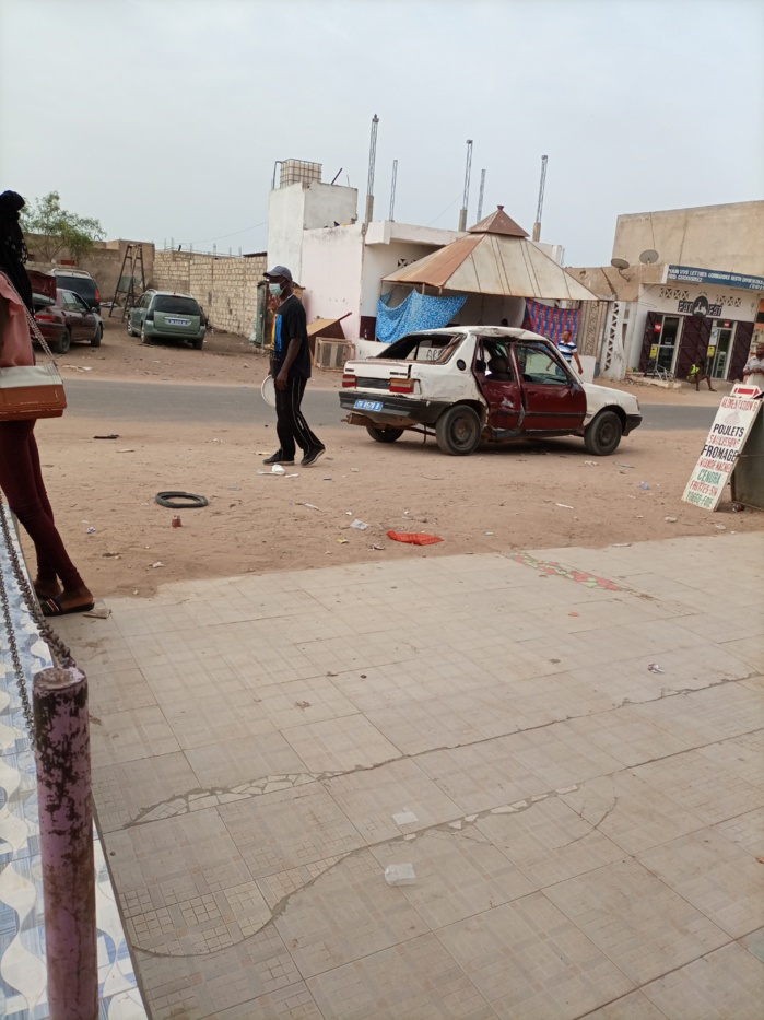 Mbour : Grave accident à Medssef entre un taxi clando et une moto… Mbour : Grave accident à Medssef entre un taxi clando et une moto…