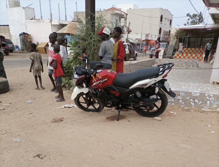 Mbour : Grave accident à Medssef entre un taxi clando et une moto… Mbour : Grave accident à Medssef entre un taxi clando et une moto…