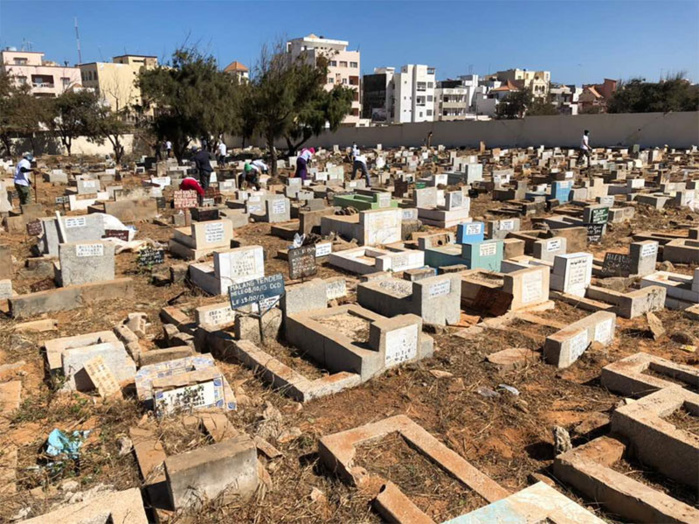 Vague macabre et Covid-19 : « Depuis que je suis ici en 1993, on n'a jamais eu près de 20 enterrements dans la journée… La situation est alarmante! » (Gestionnaire du cimetière de Pikine) Vague macabre et Covid-19 : « Depuis que je suis ici en 1993, on n'a jamais eu près de 20 enterrements dans la journée… La situation est alarmante! » (Gestionnaire du cimetière de Pikine)