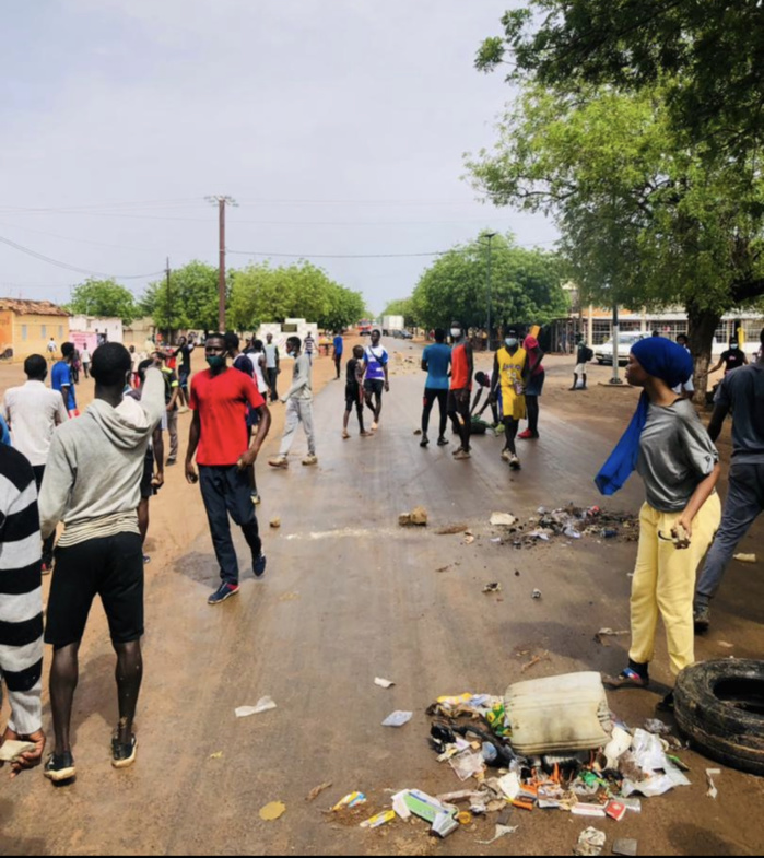 Bambey : Affrontements entre étudiants et forces de l’ordre (…) La route nationale complètement barrée...