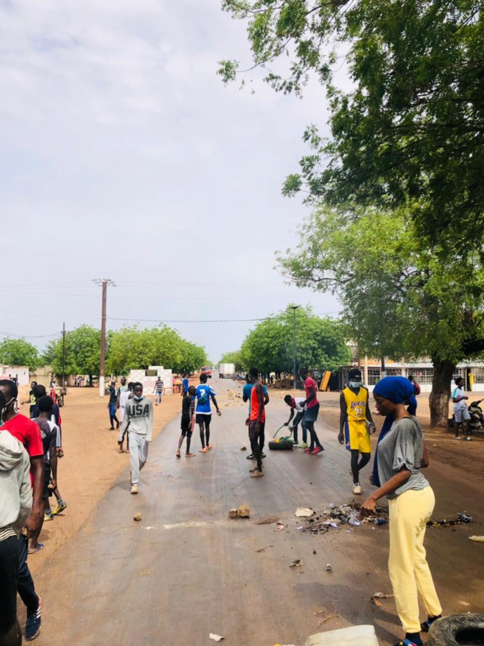Bambey : Affrontements entre étudiants et forces de l’ordre (…) La route nationale complètement barrée...