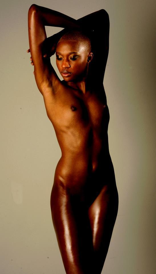Nogui Dieng, le mannequin Sénégalais de Milan pose toute nue