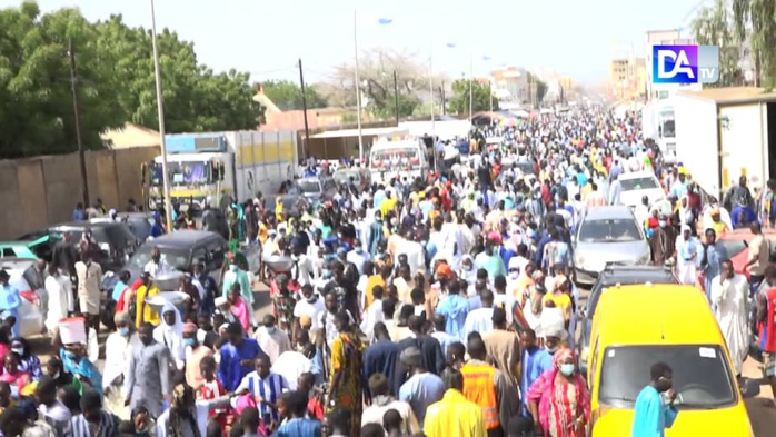 IMAGES JOURNÉE QACAÏDS / Touba accueille une foule immense venue prendre part aux prières recommandées par le Khalif général des Mourides pour exorciser le mal.