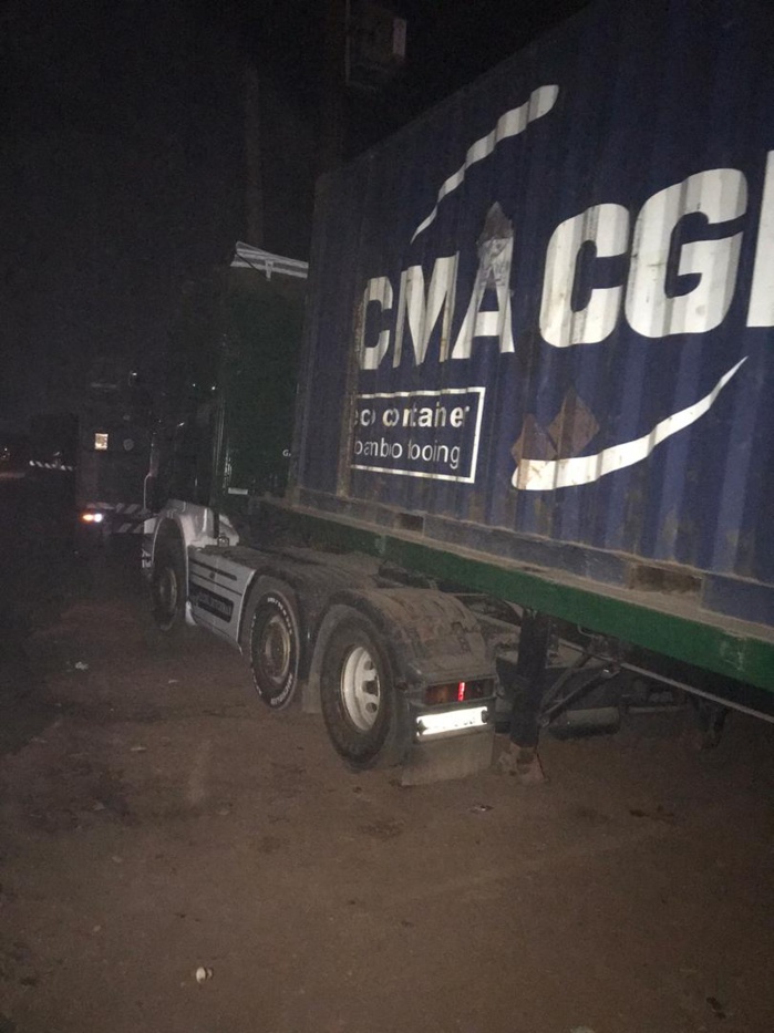 Accident de Kaolack : Les camions sénégalais au Mali aussi victimes de saccage Accident de Kaolack : Les camions sénégalais au Mali aussi victimes de saccage